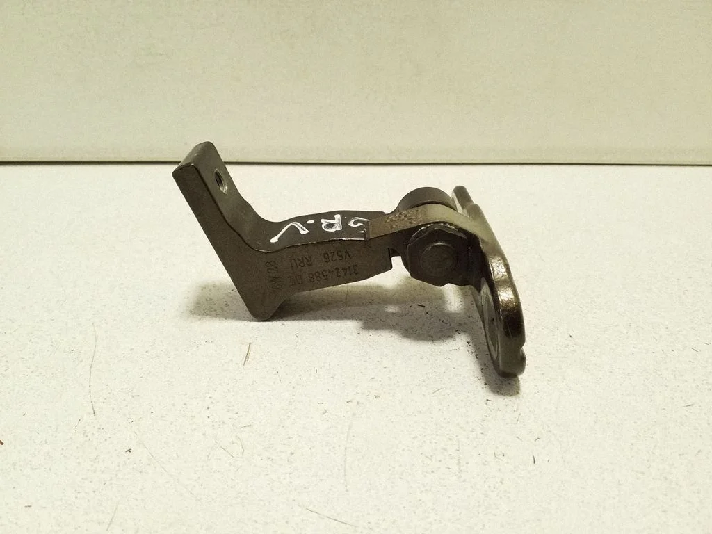 Rear door upper hinge 31424588