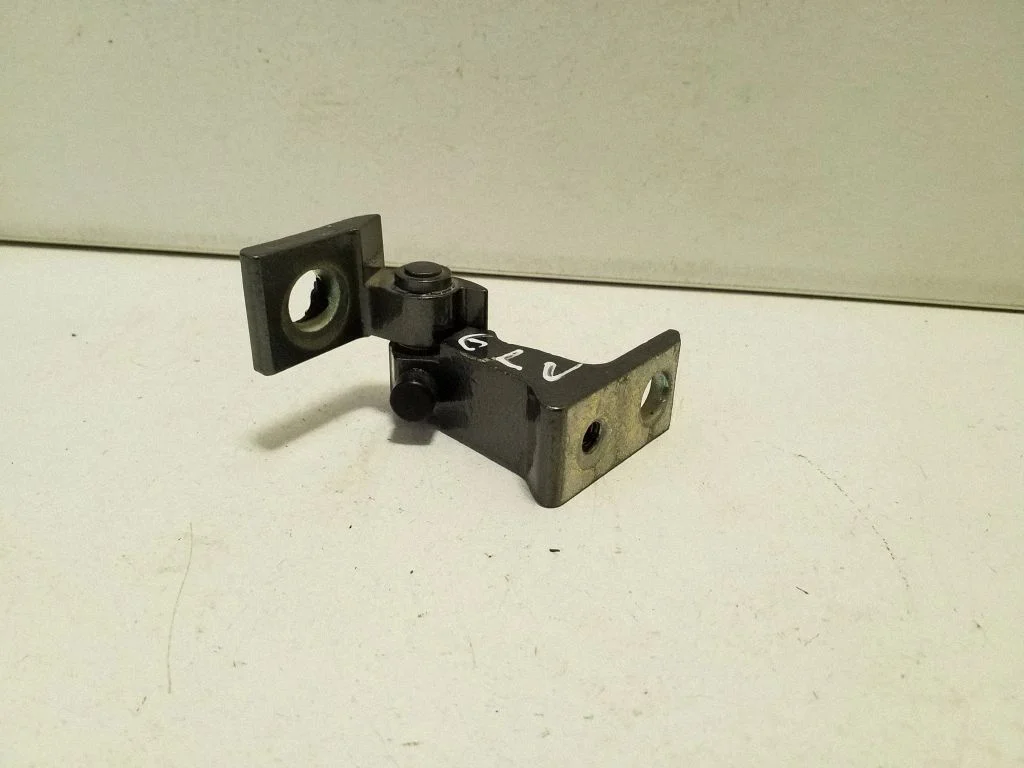 Rear door upper hinge 8X0831403E