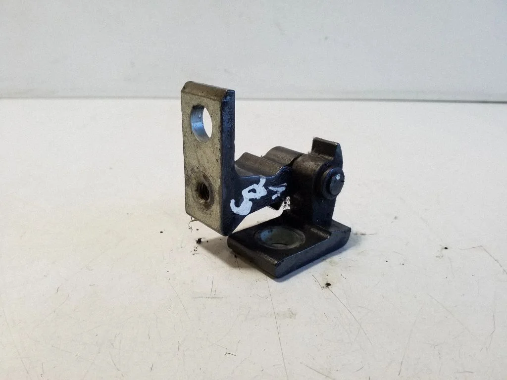 Rear door upper hinge 7N0831402