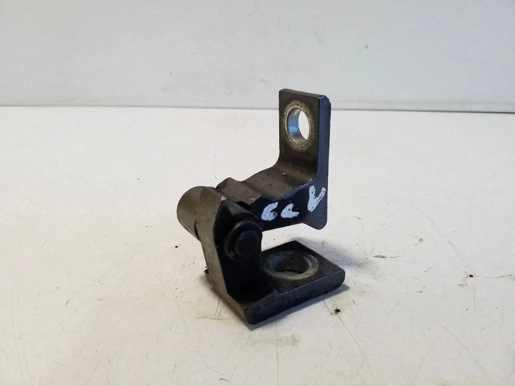 Rear door upper hinge 7N0831401