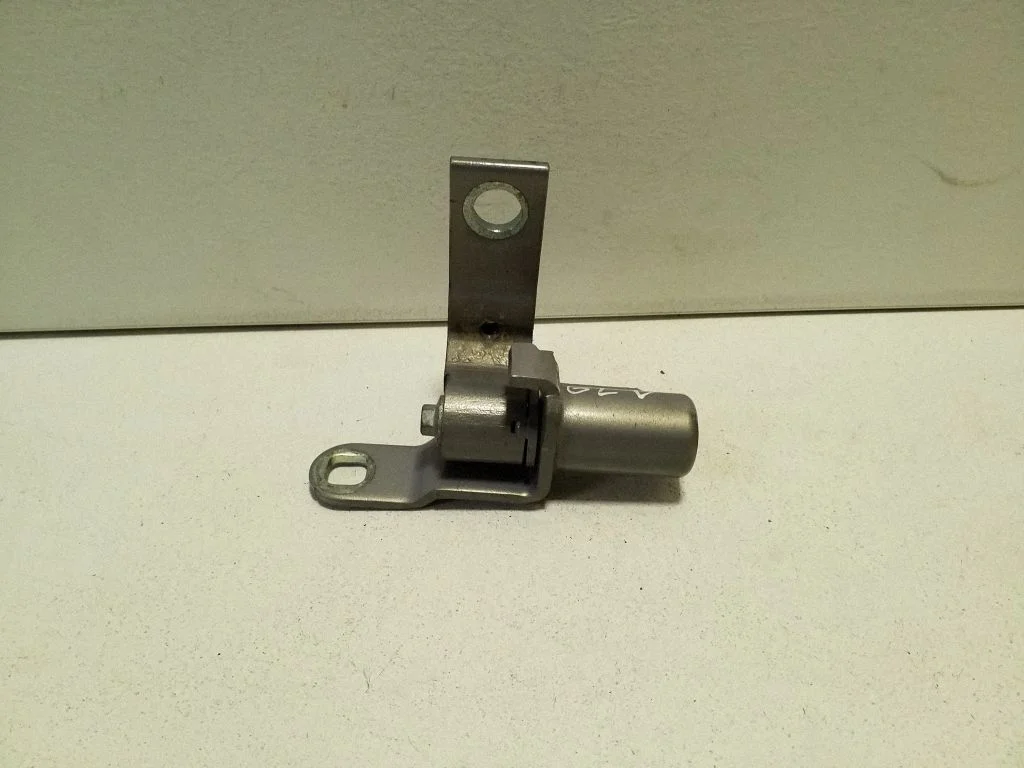 Aizmugurējā augšējā eņģe 6M21U22805AF