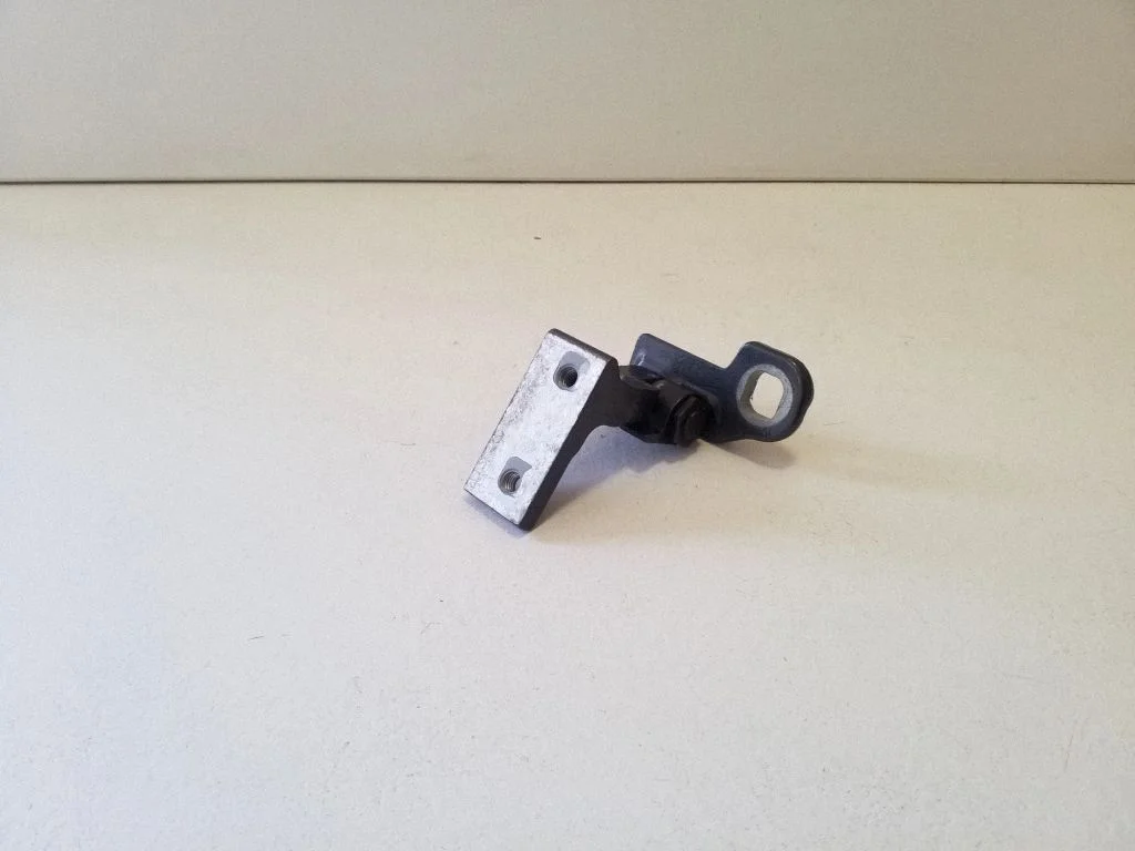 Aizmugurējā augšējā eņģe 31352692