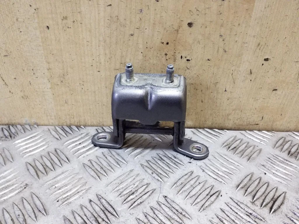 Rear door upper hinge – right