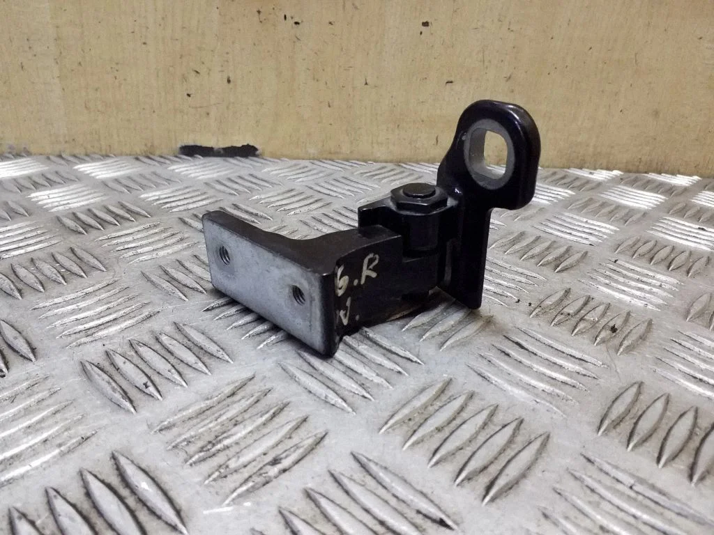 Rear door upper hinge 31352693