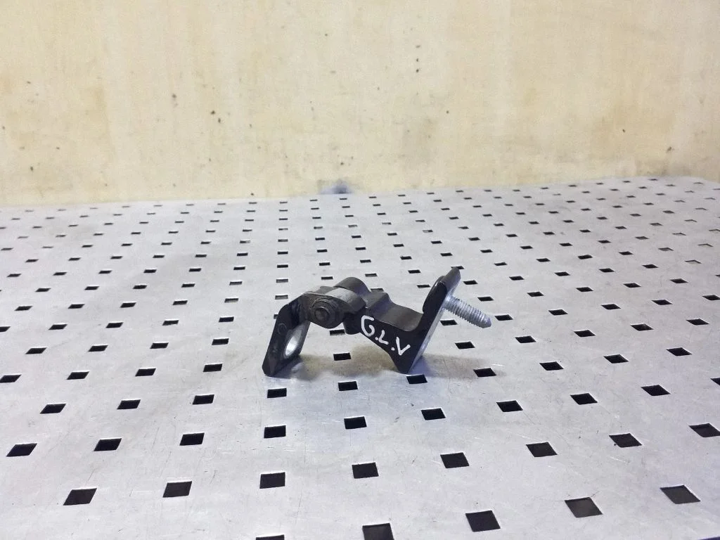 Rear door upper hinge 8V0833403E