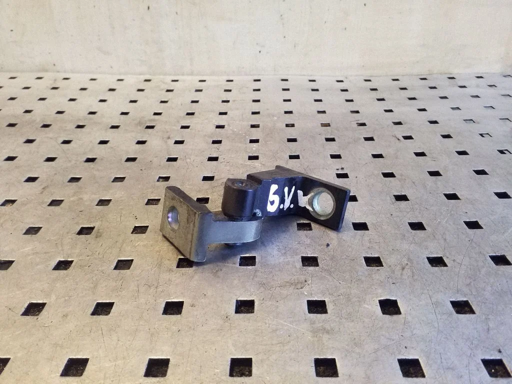 Rear door upper hinge 8K0831401A