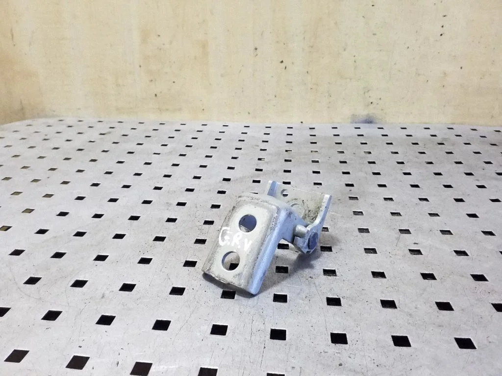 Rear door upper hinge – right