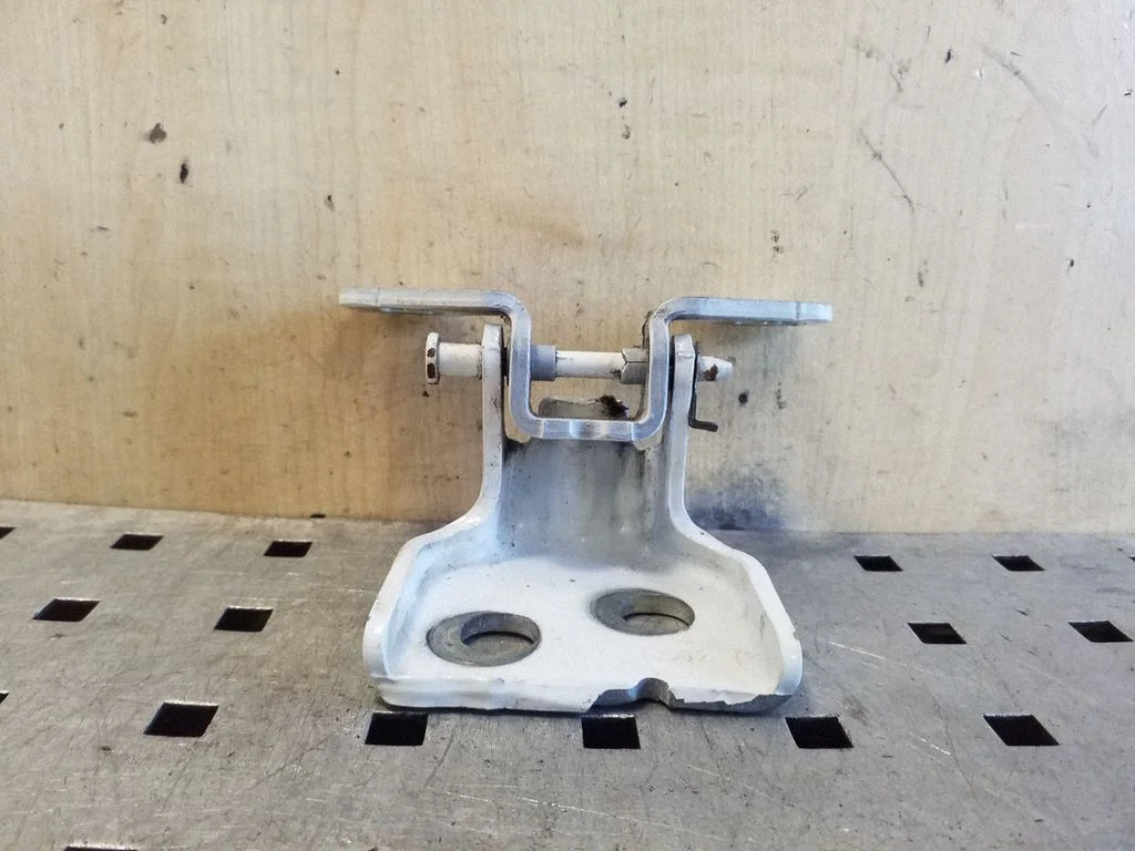 Rear door upper hinge – right