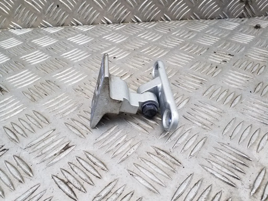 Aizmugurējā augšējā eņģe 7193144