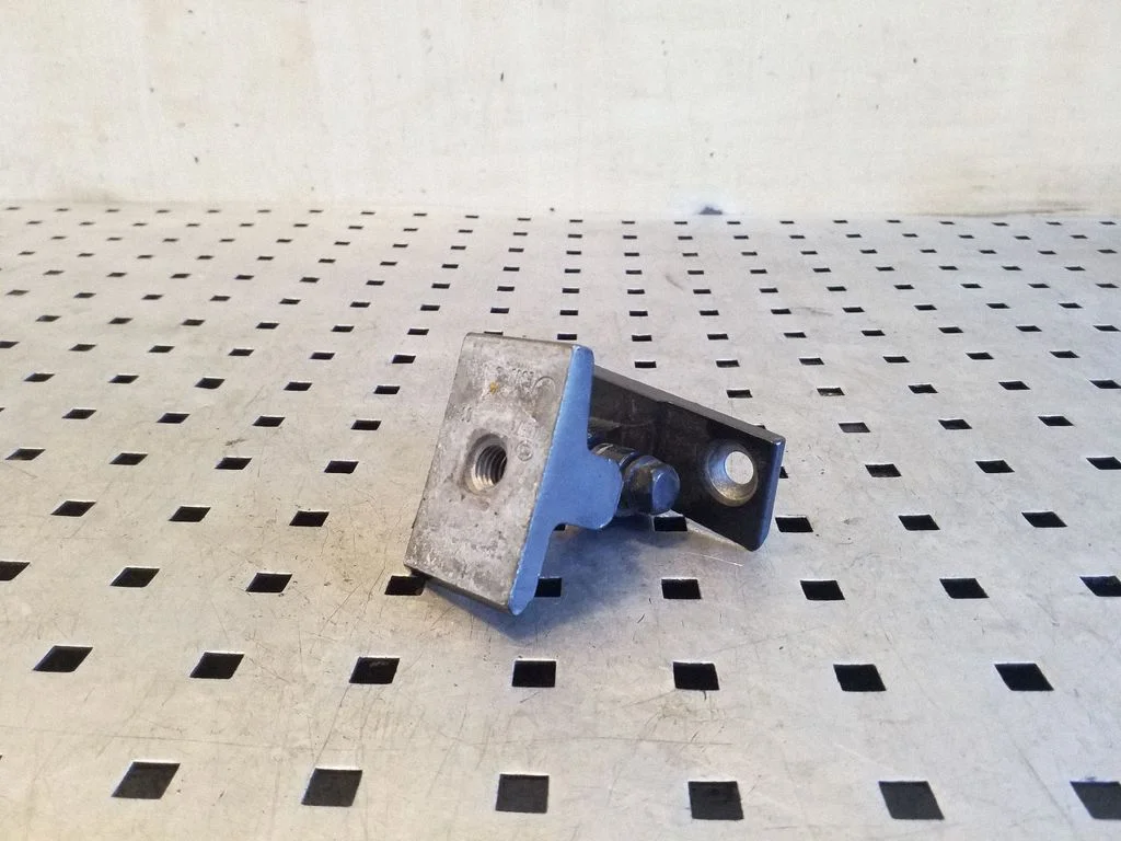 Rear door upper hinge – BMW X5 E70 (2006-2013)