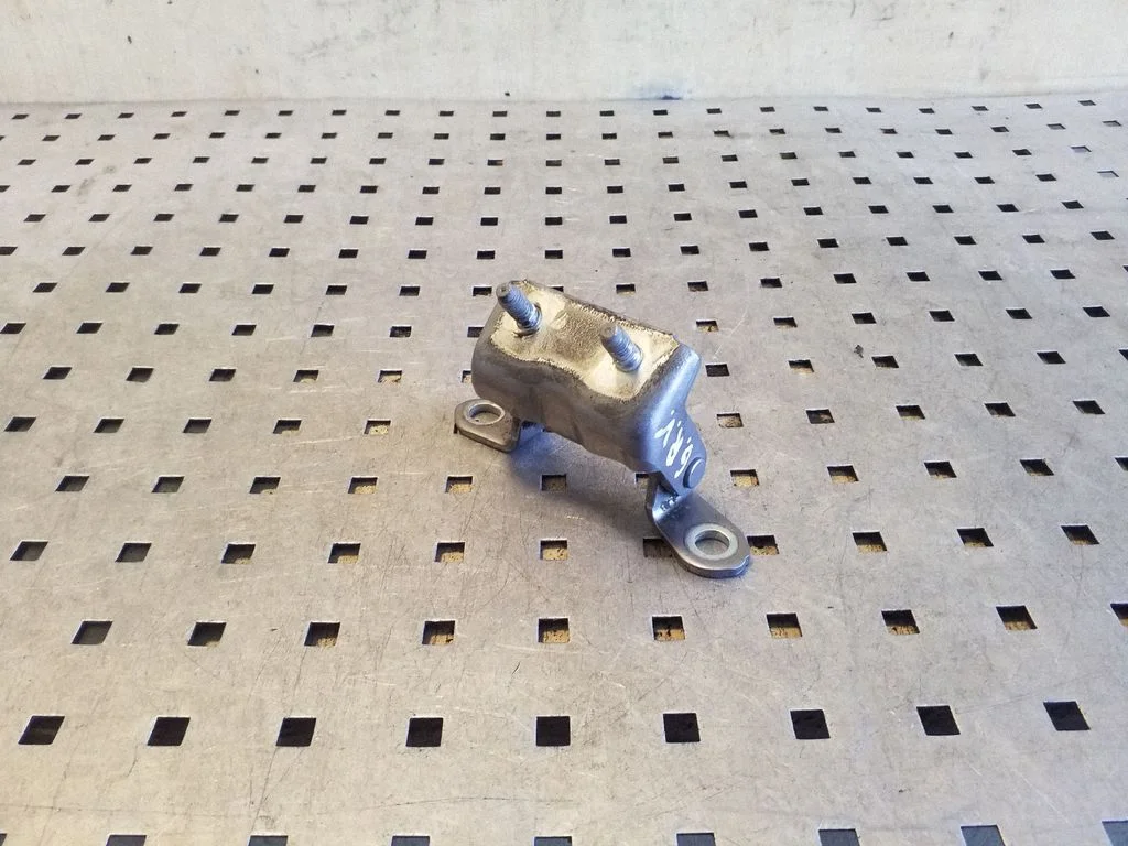 Rear door upper hinge – right