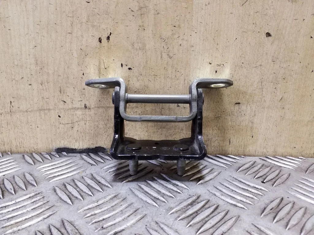 Rear door upper hinge – left