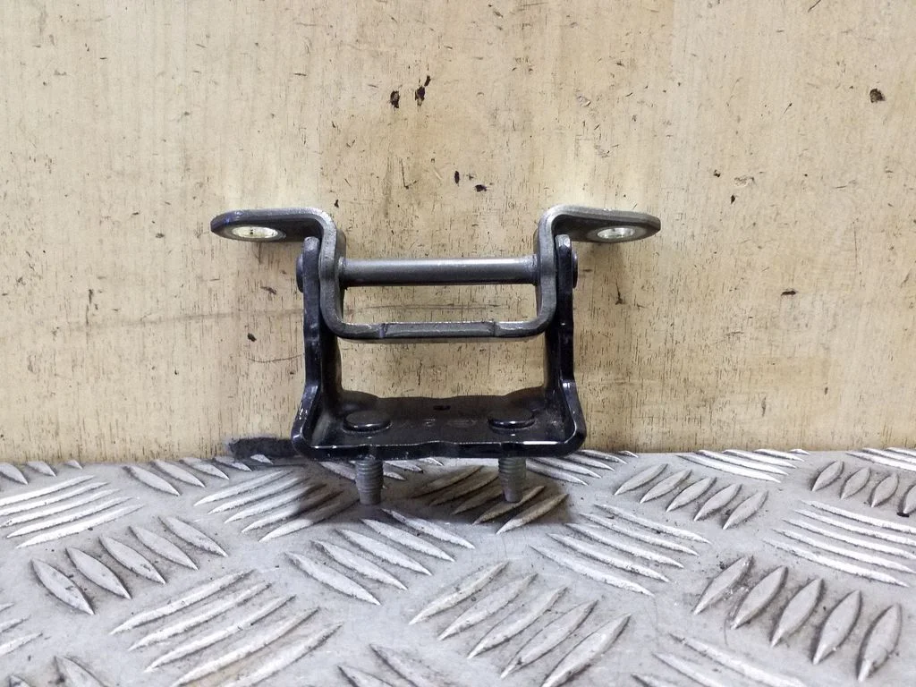 Rear door upper hinge – right