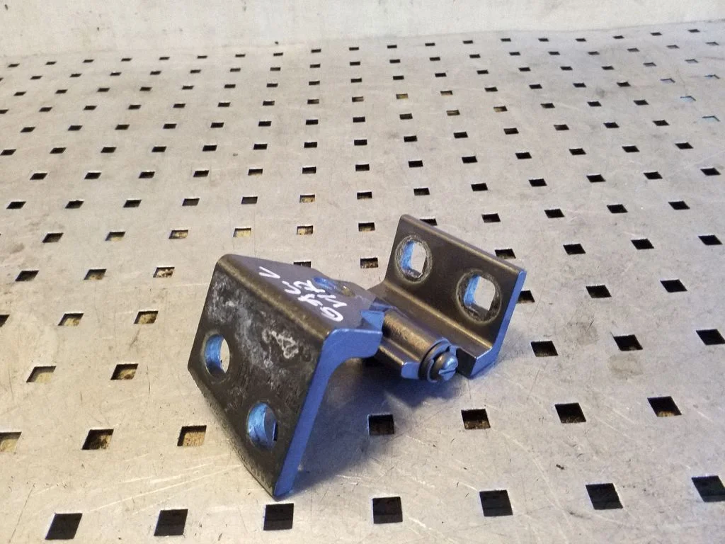 Rear door upper hinge 41528265161