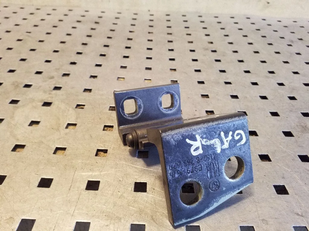 Rear door upper hinge 41528265164