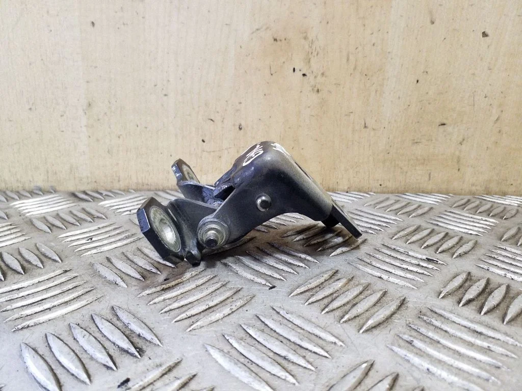 Aizmugurējā augšējā eņģe 804010016RB