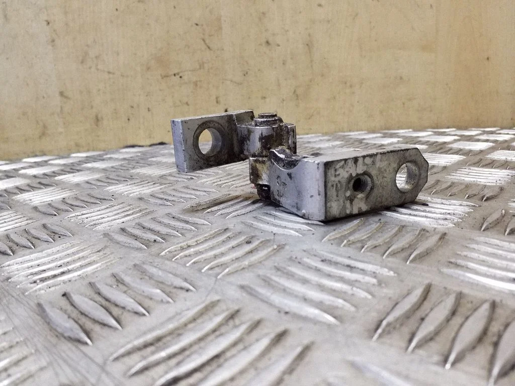 Rear door upper hinge – left