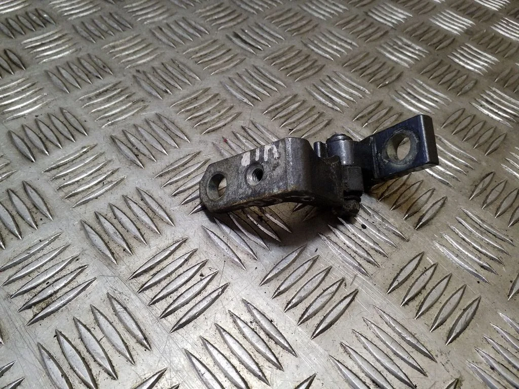 Rear door upper hinge – right