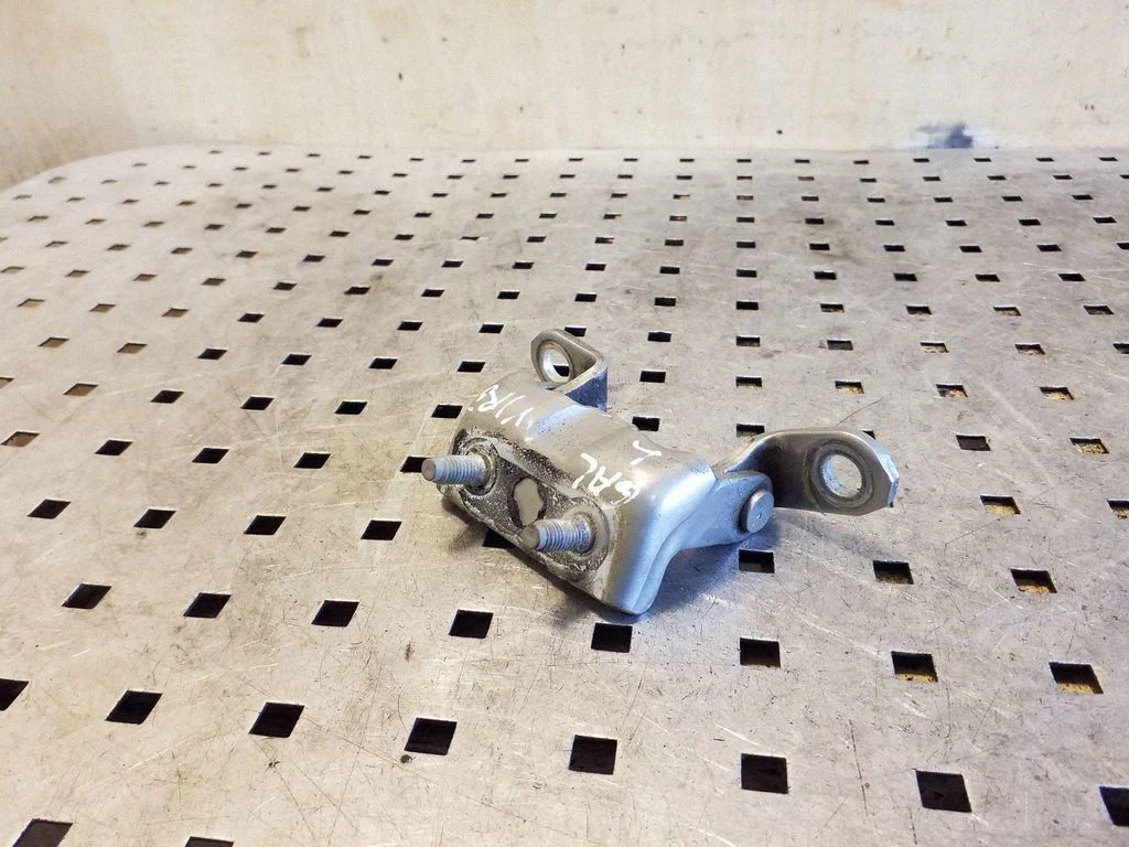 Rear door upper hinge – left