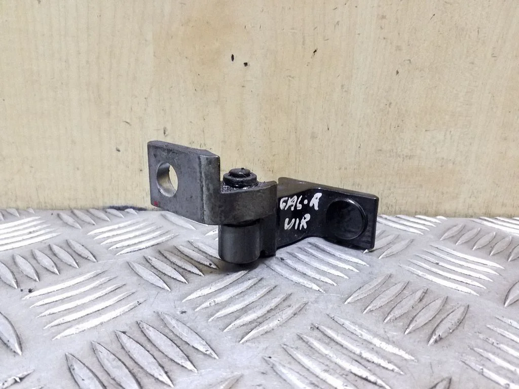 Rear door upper hinge 4G0831402C
