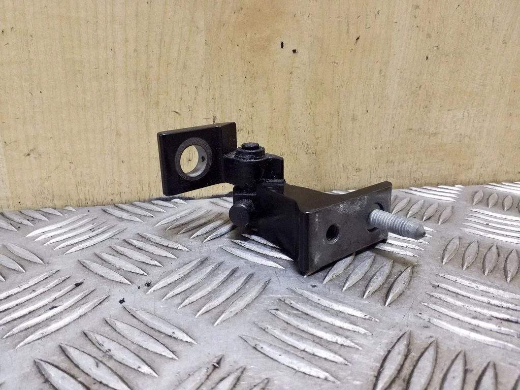 Rear door upper hinge 4G0831401C