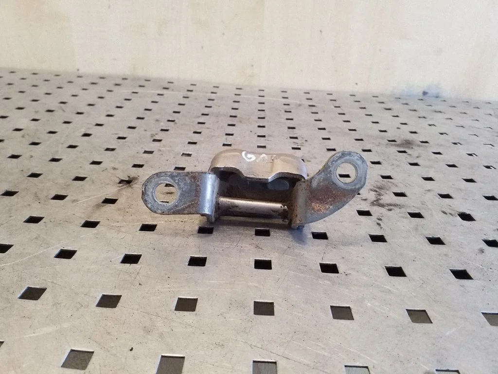 Rear door upper hinge – right
