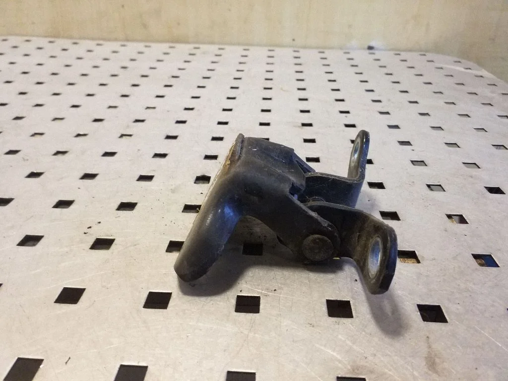 Rear door upper hinge – right