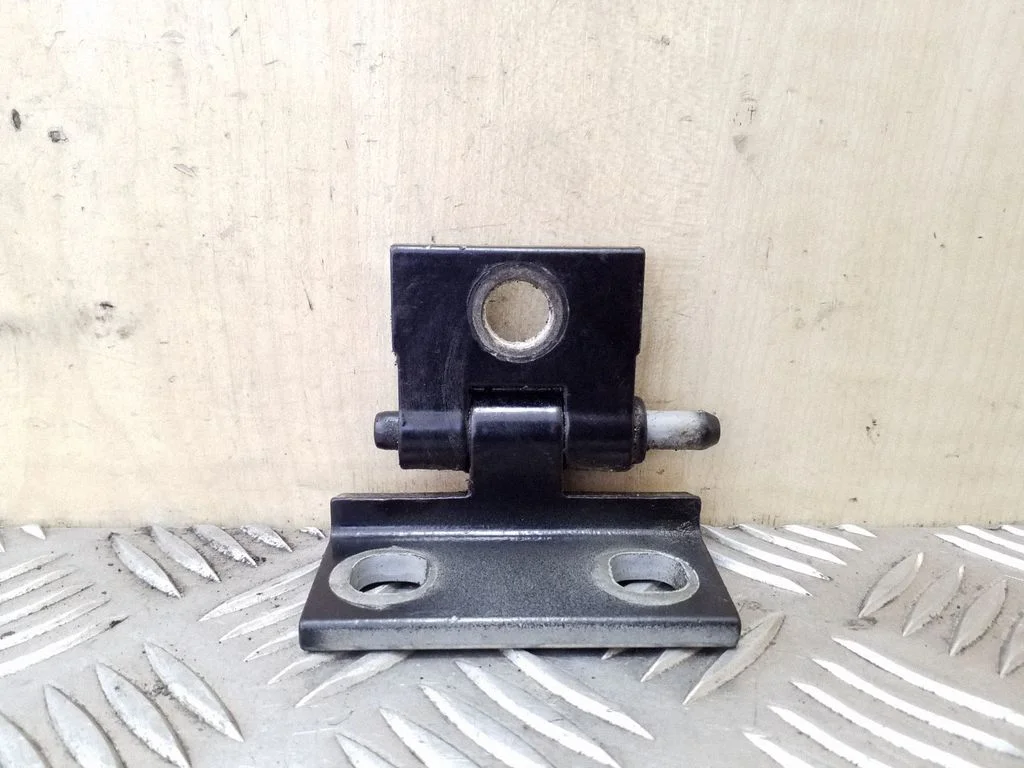 Rear door upper hinge – Volvo XC90 (2003-2006)