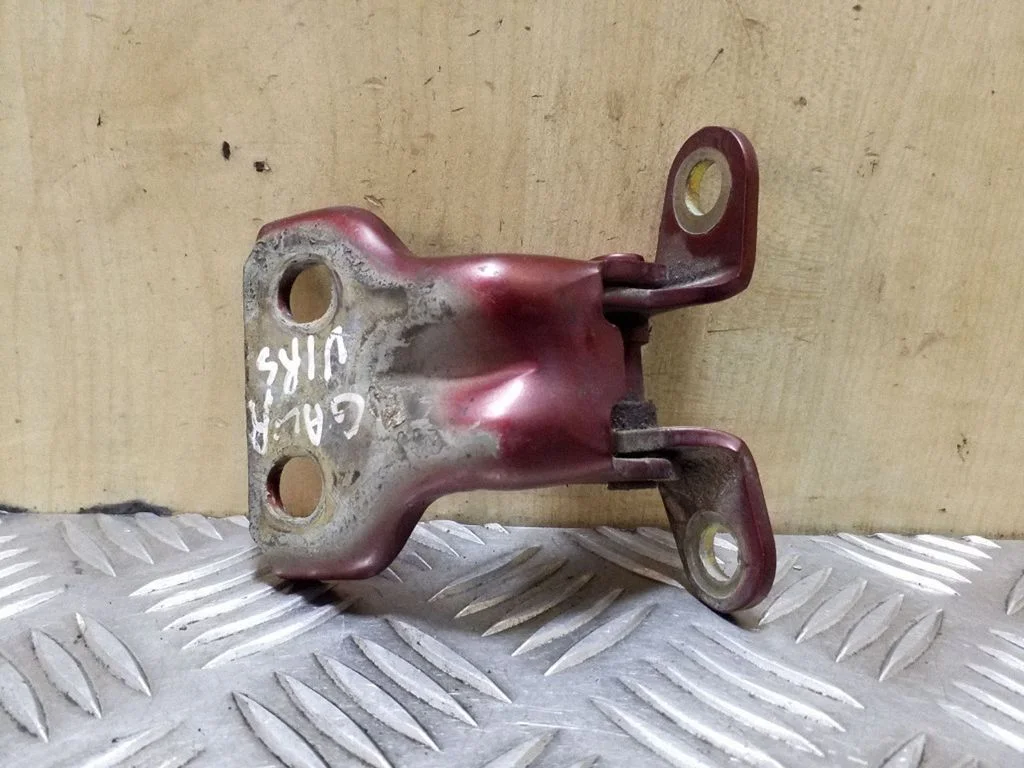 Rear door upper hinge – right