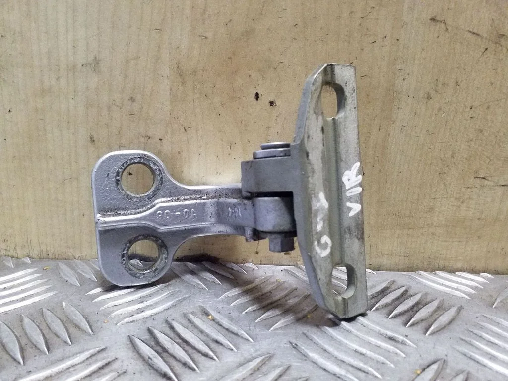 Tagaukse ülemine hing 6H52228A67AF
