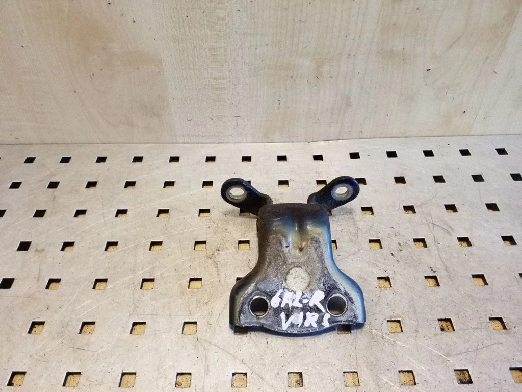 Rear door upper hinge – right