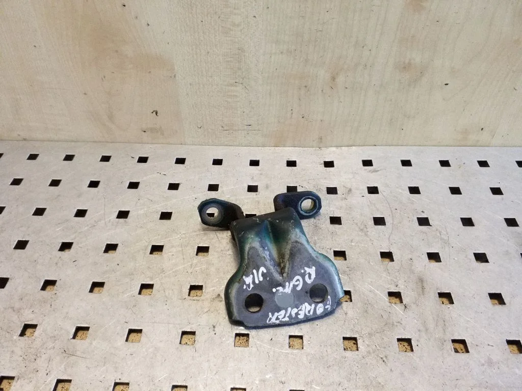 Rear door upper hinge – right