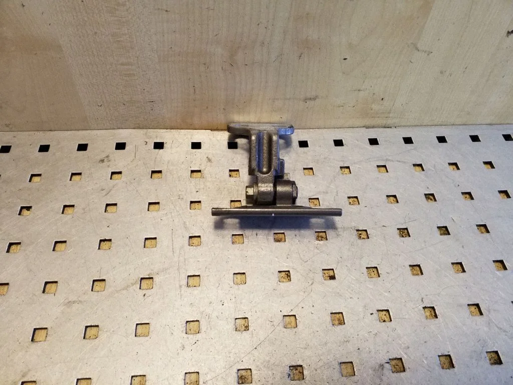 Tagaukse ülemine hing 6H52228A66AG