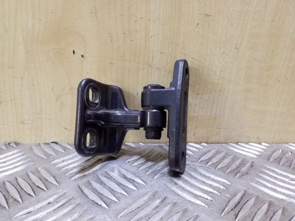Rear door upper hinge – Mercedes-Benz A-Class W168 (1997-2004)