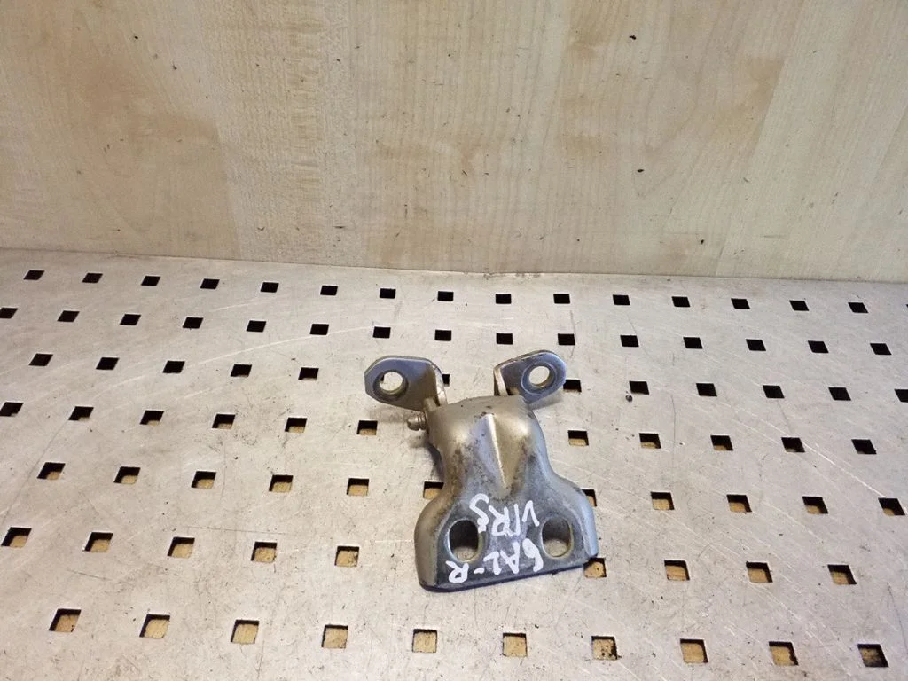 Rear door upper hinge – right