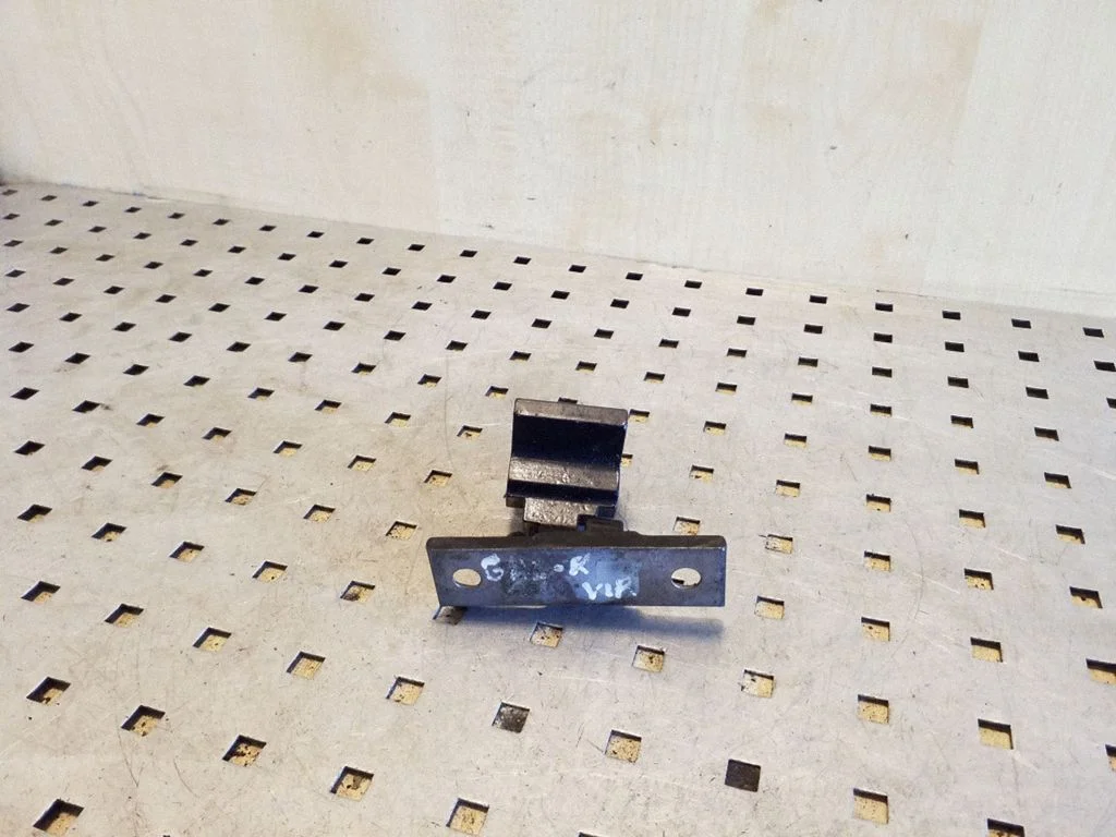 Rear door upper hinge 7068088