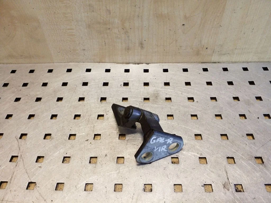 Rear door upper hinge – right