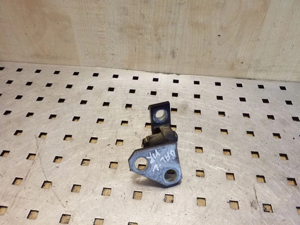 Rear door upper hinge – left