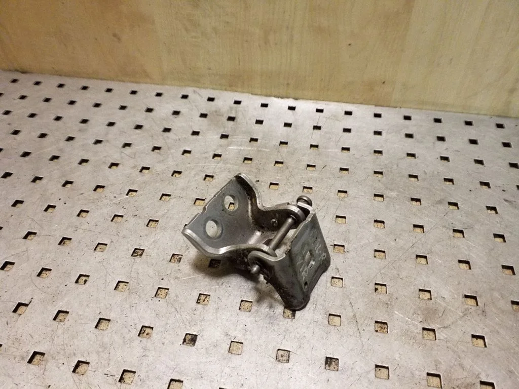 Rear door upper hinge – right