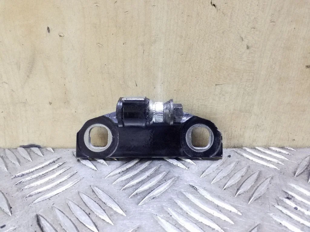 Tagaukse ülemine hing – Volvo XC60 (2009-2013)