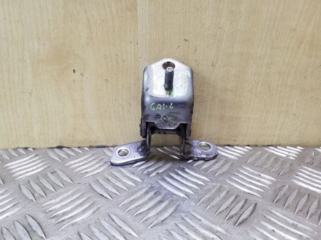 Rear door upper hinge – rear left