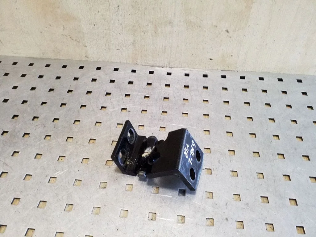 Rear door upper hinge 415282651619