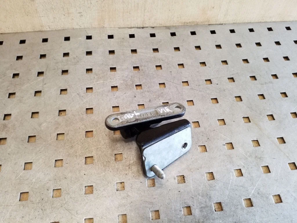 Rear door upper hinge – Mercedes-Benz A-Class W169 (2004-2012)
