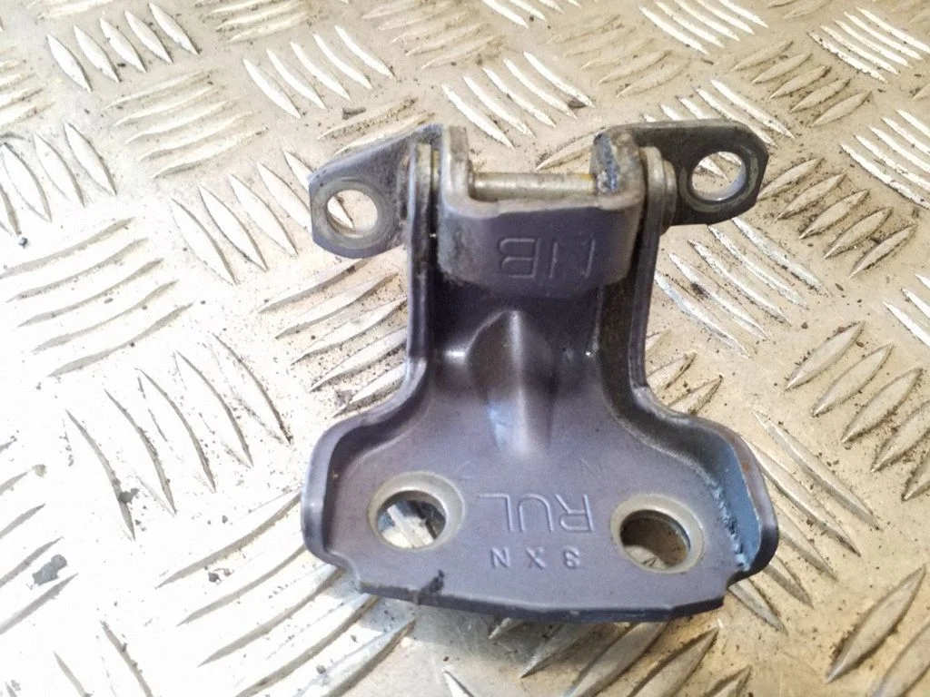 Rear door upper hinge – left