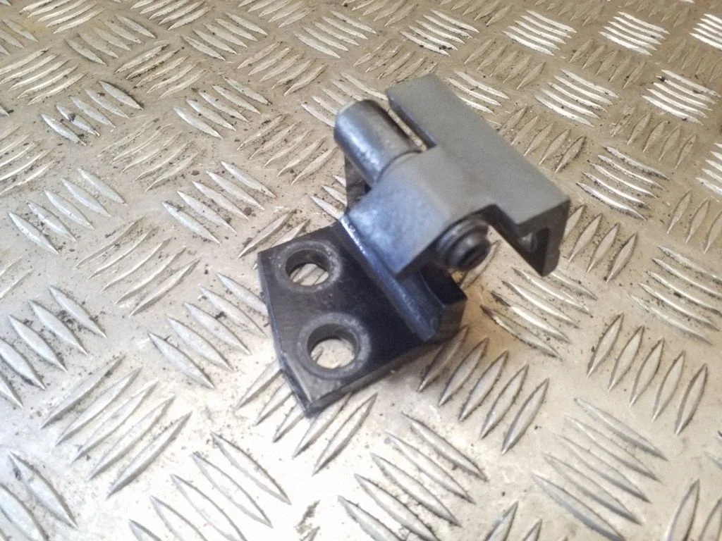 Rear door upper hinge 82651629