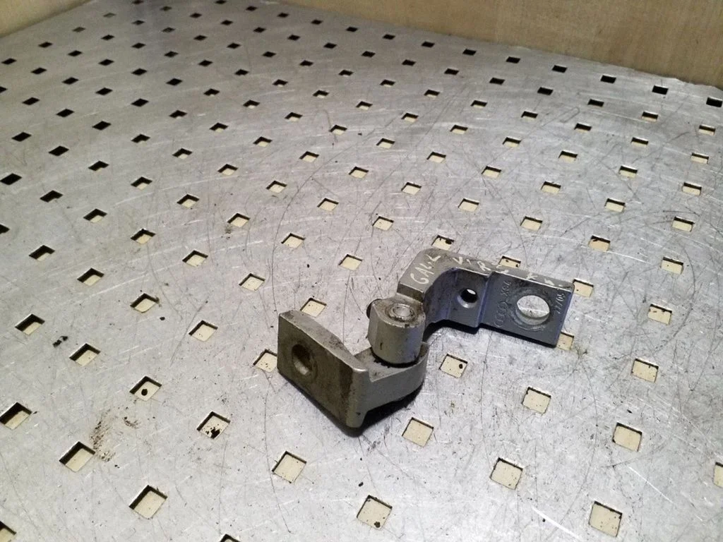 Rear door upper hinge – left
