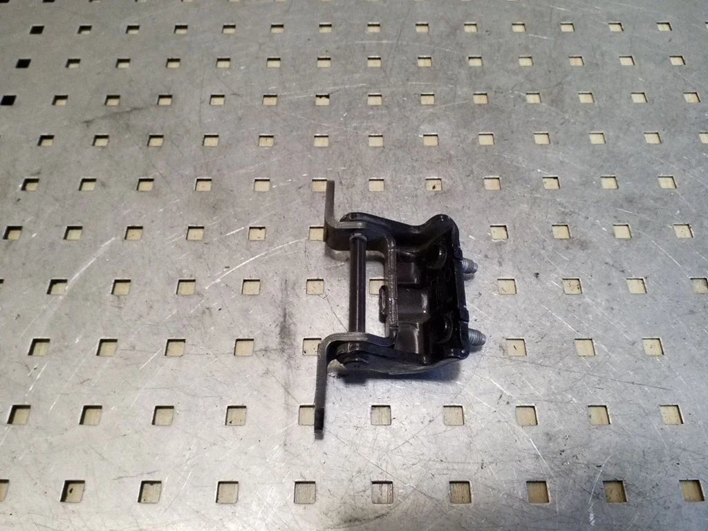 Tagaukse ülemine hing – Nissan Qashqai+2 (2010-2014)