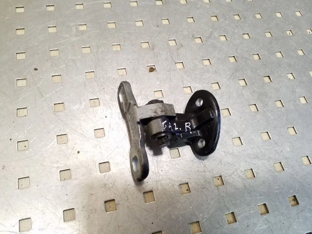 Rear door upper hinge – right