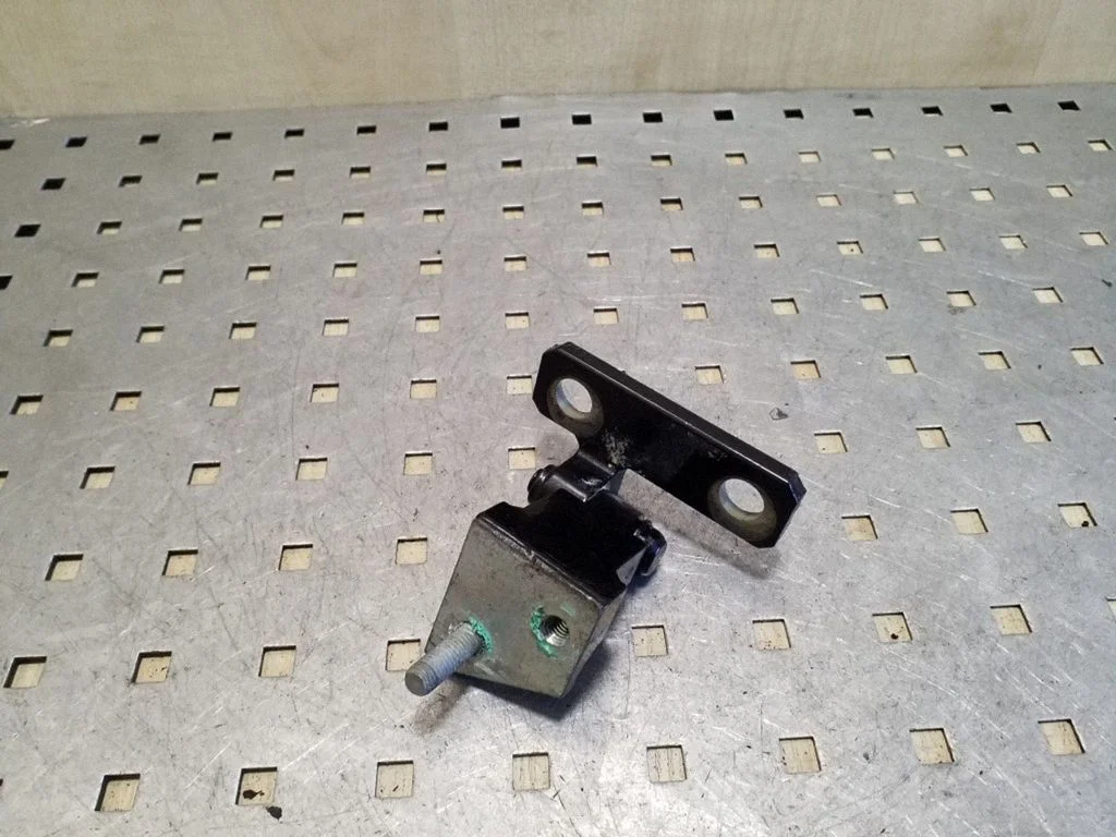 Tagaukse ülemine hing 3D4833402B
