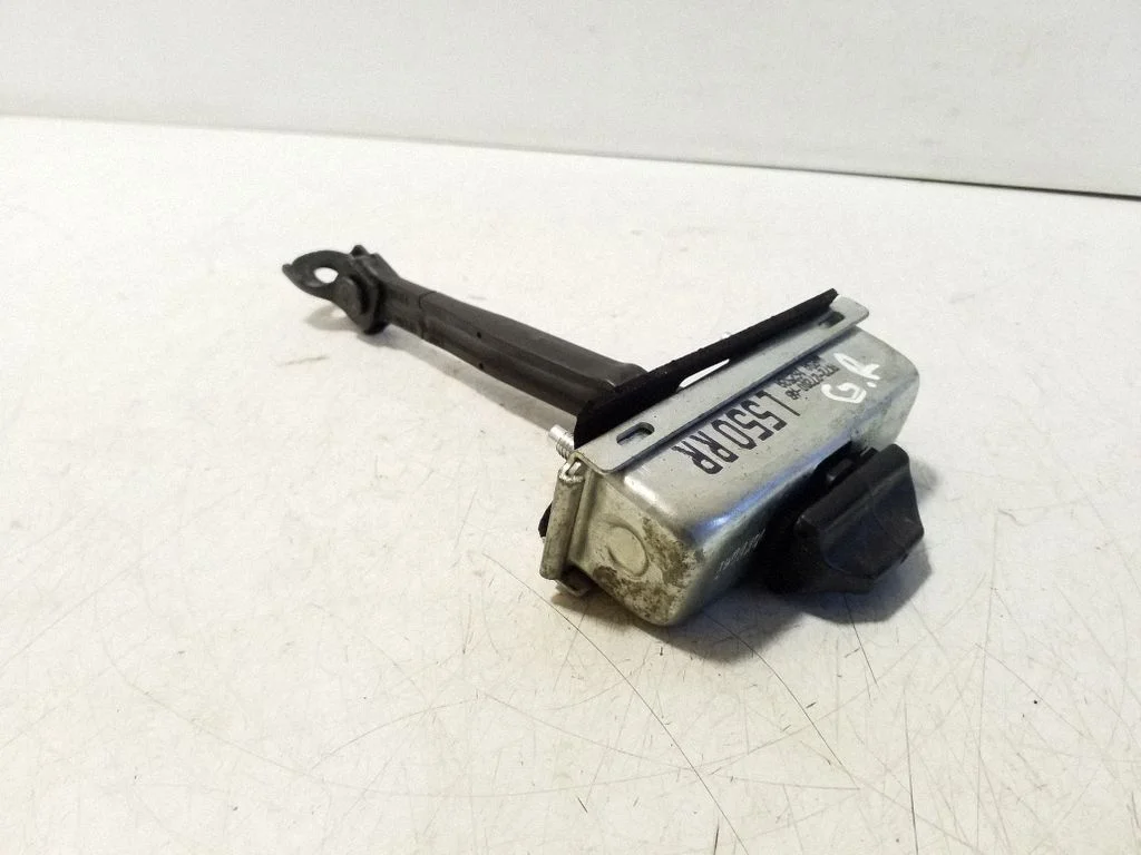 Rear door check strap stopper – Land Rover Discovery Sport (2014-)